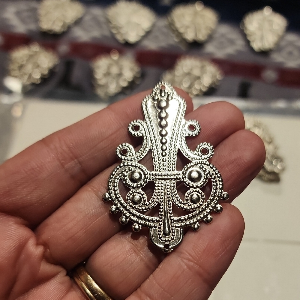 Elegant Tone Filigree Pendant